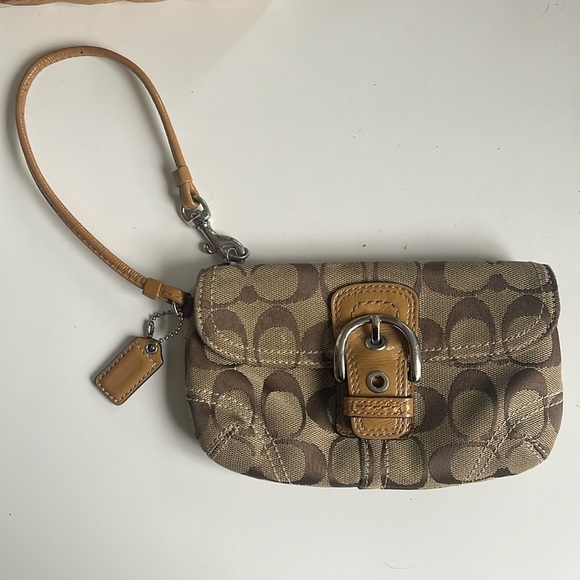 Coach Handbags - Coach Wristlet